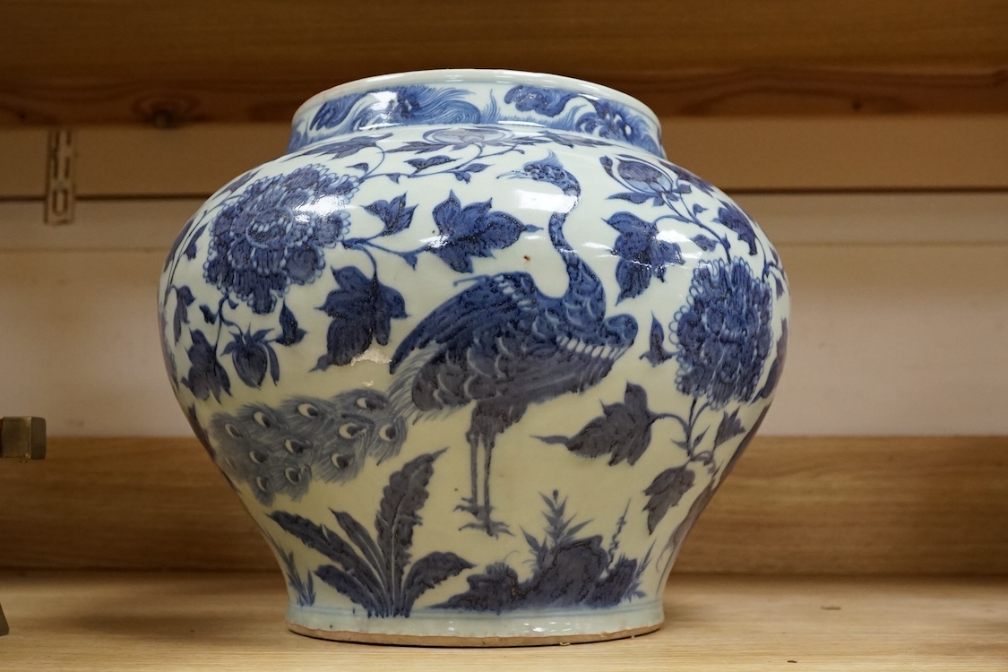 A large Chinese blue and white floral jar, 29cm high